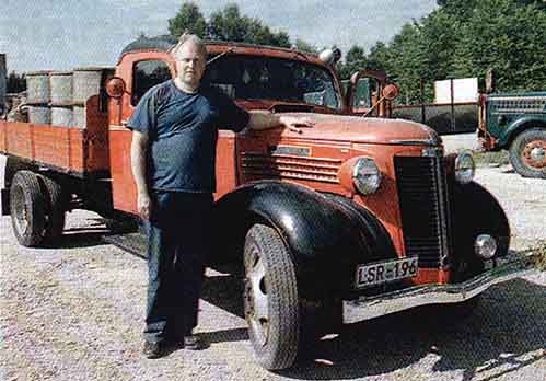 Sven-Olof Hallgren med en Oldsmobile -37